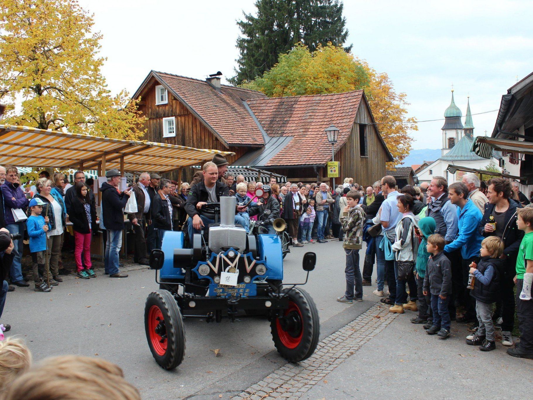 Auch in diesem Jahr erhielten die Oldtimer-Traktoren viel Applaus.