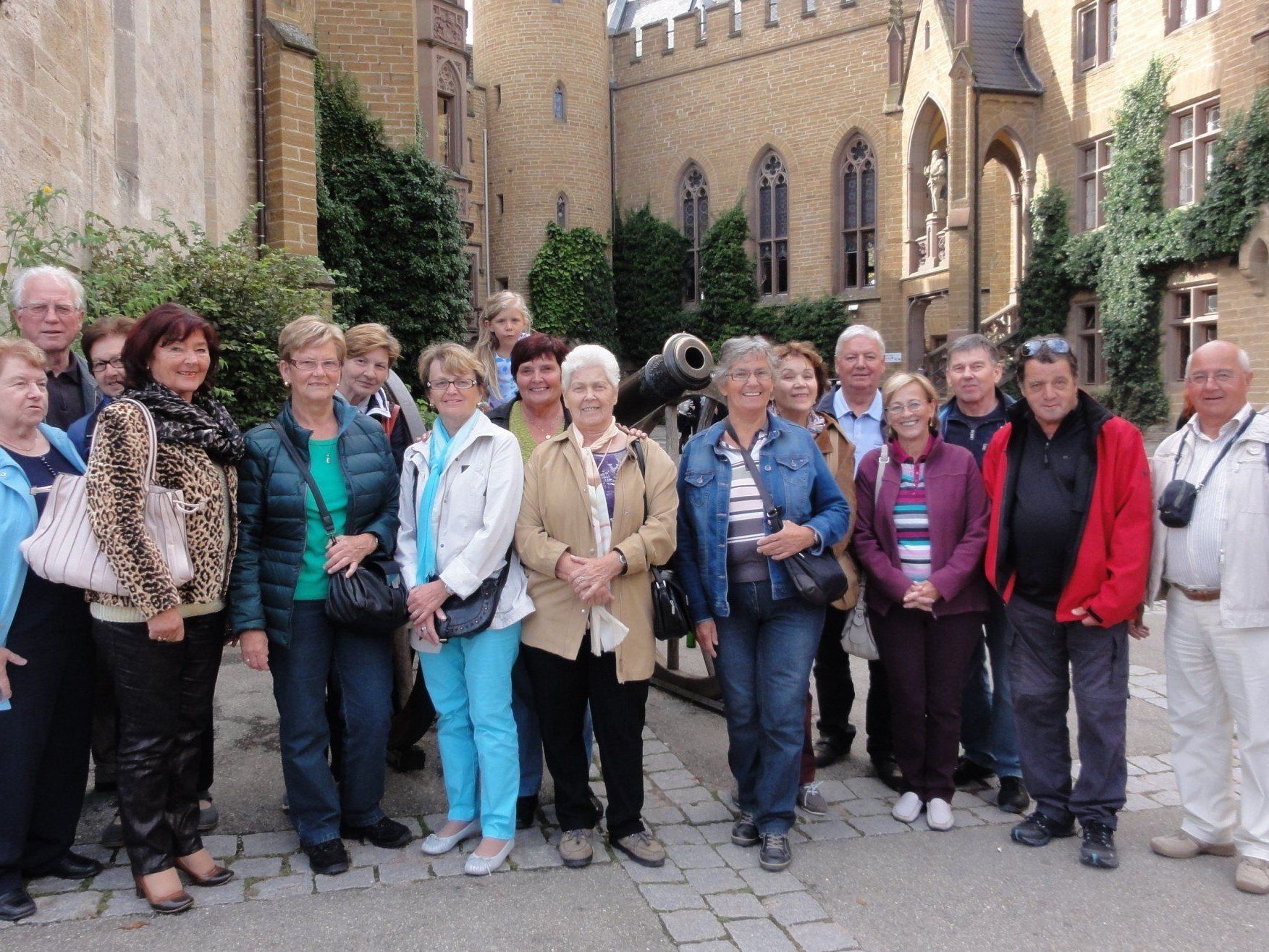 Das Motto der 1944-er: Kultur, Genuss und Geselligkeit. Das Motto der 1944-er: Kultur, Genuss und Geselligkeit.