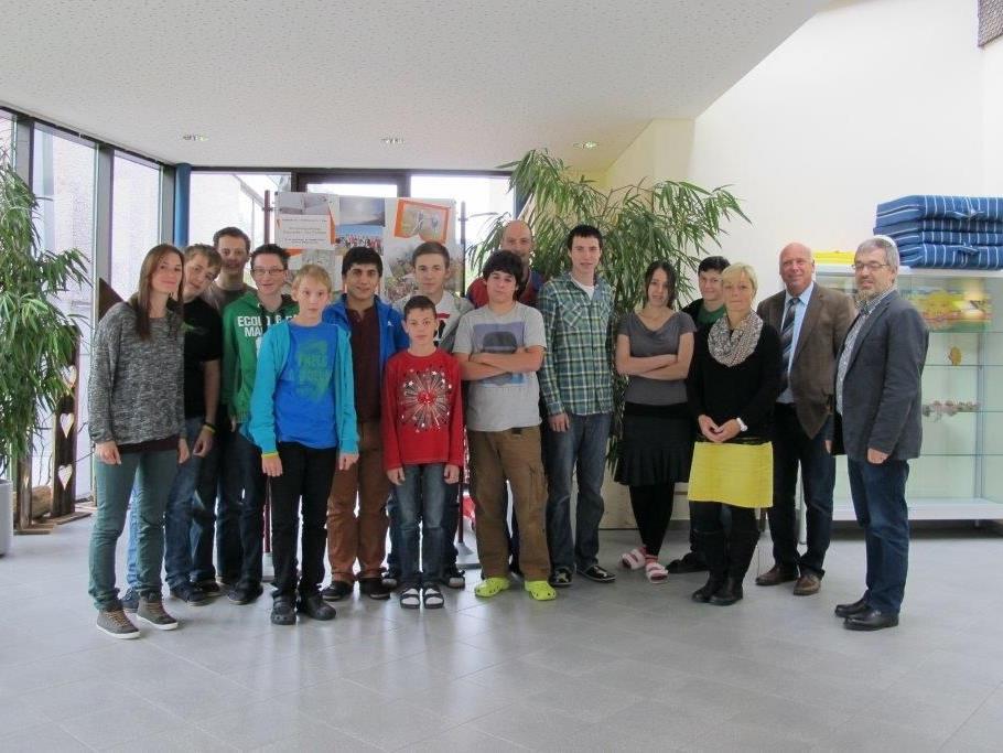 Bürgermeister Burkhard Wachter überraschte die Schüler mit einer tollen Jause.