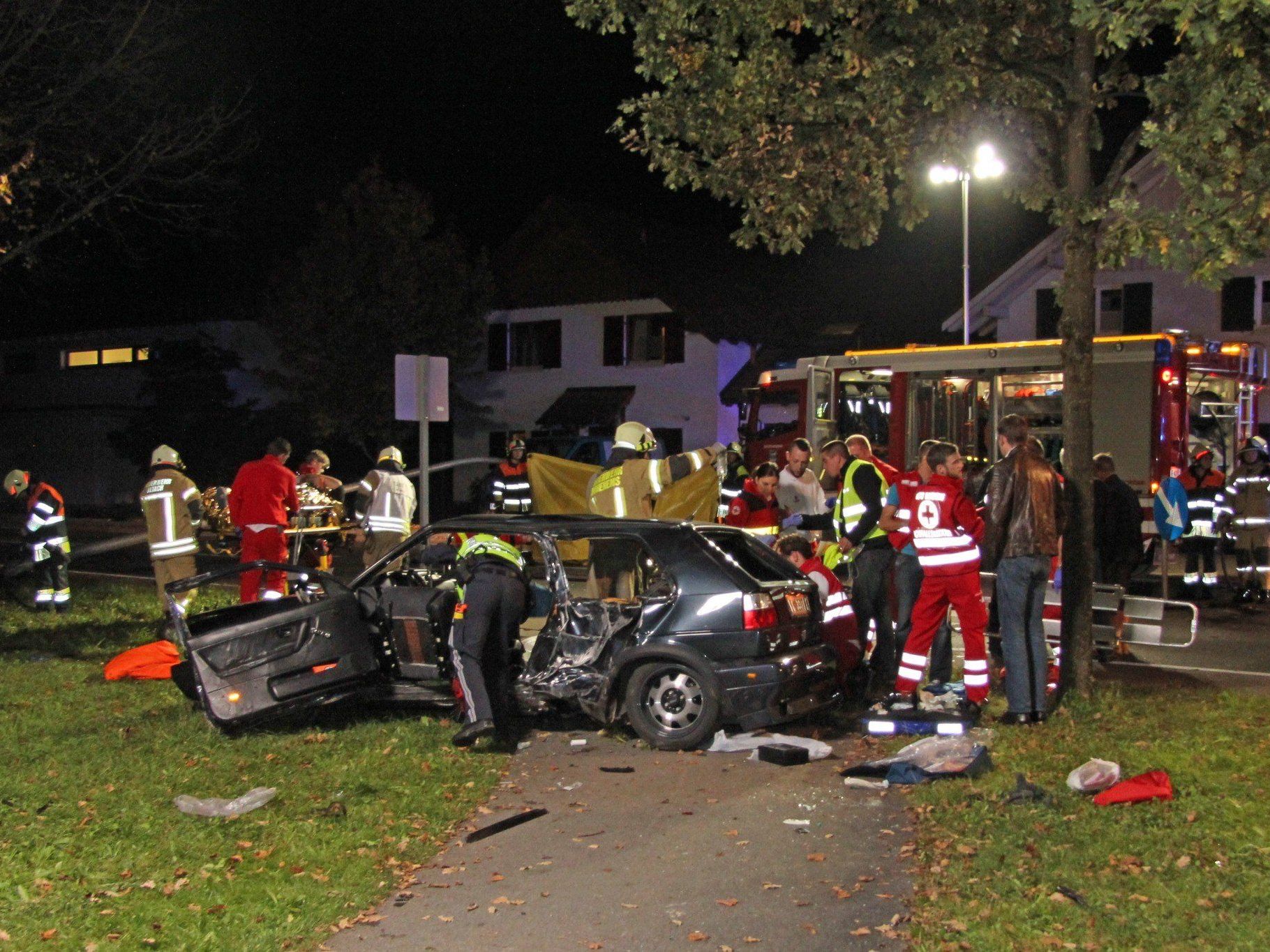 Zu schnell, zu schwer und ohne Gurt: Immer mehr Details zum Unfall werden bekannt.