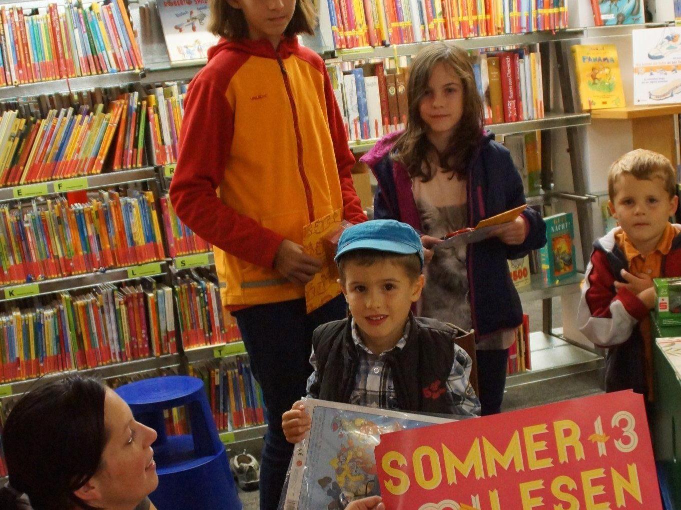 Die Gewinner der Aktion Sommerlesen 2013 in Mäder.