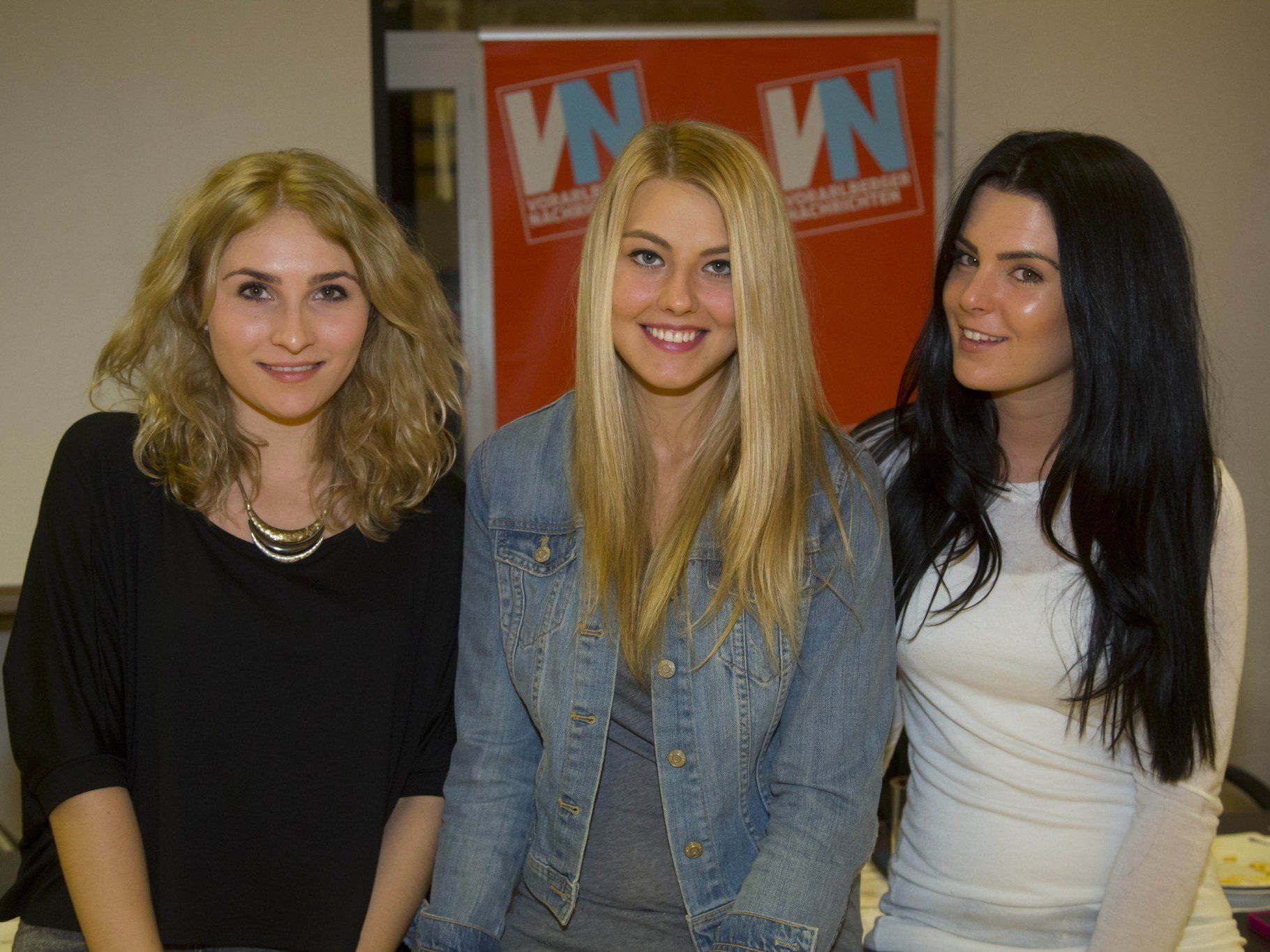 Frohe Gesichter nach der Entscheidung, bei den Missen die es unter die Kandidatinnen geschafft haben. Frohe Gesichter nach der Entscheidung, bei den Missen die es unter die Kandidatinnen geschafft haben.