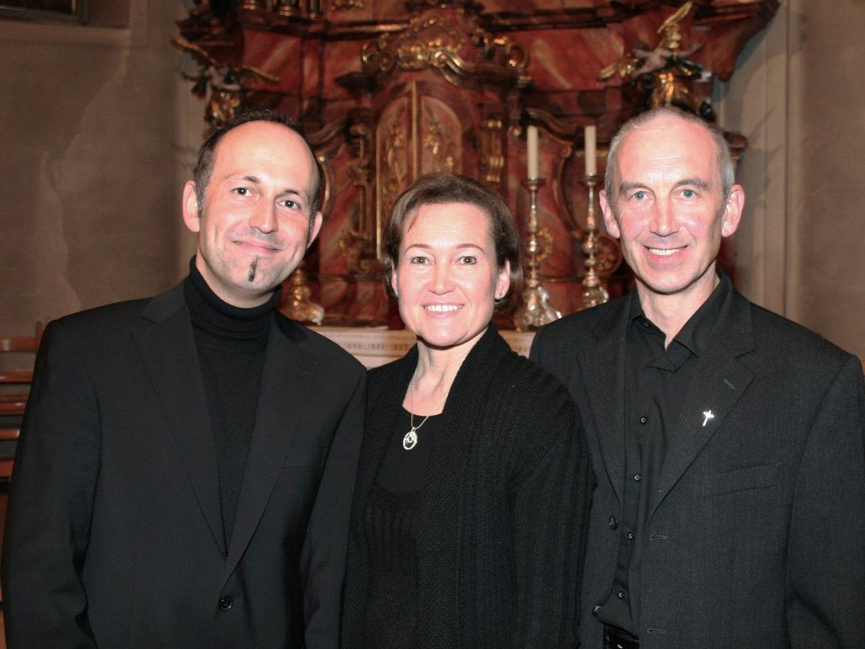 Domkapellmeister Benjamin Lack, Birgit Plankel und Pfarrer Paul Burtscher.