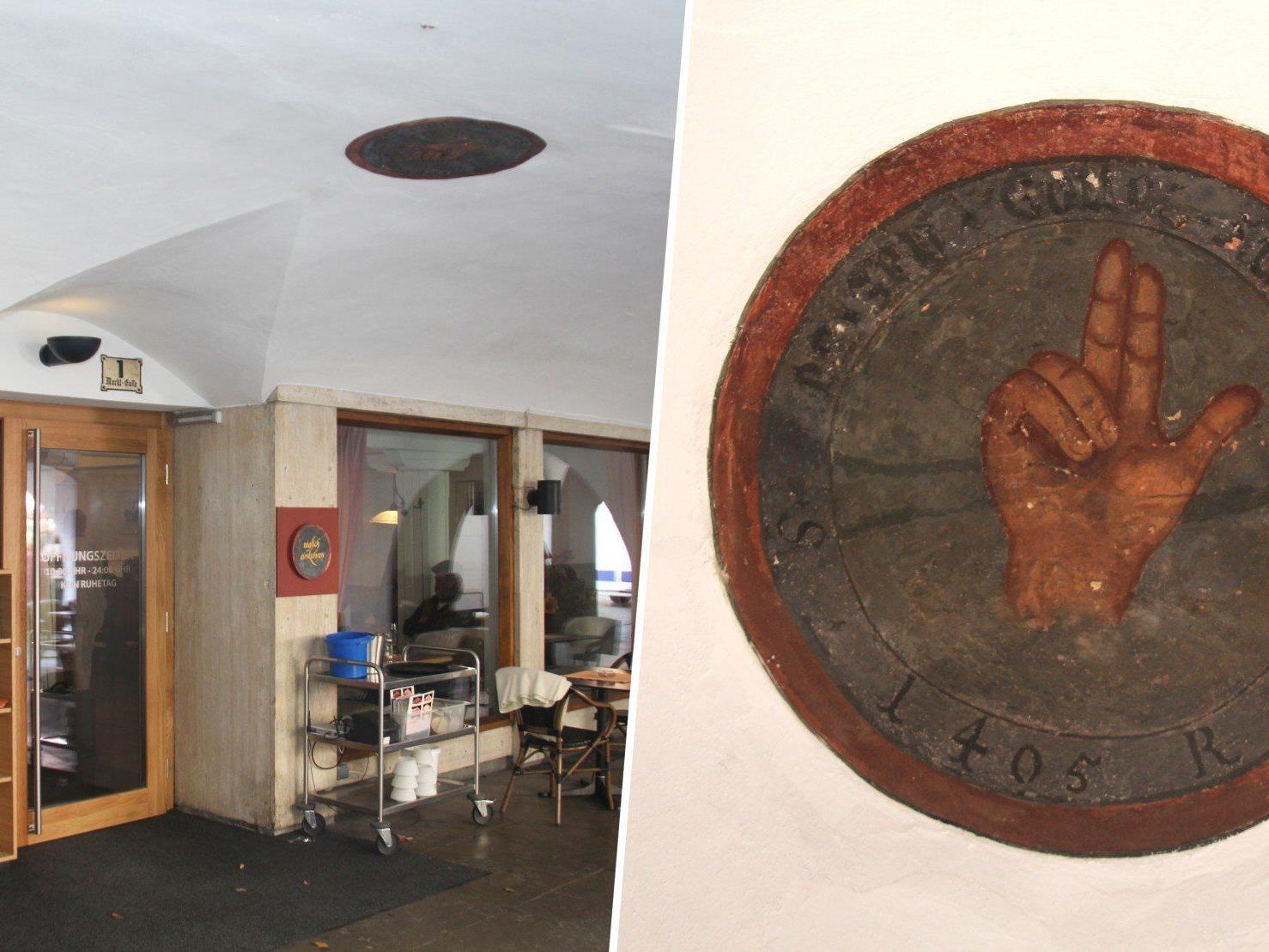 Das Asylzeichen, eine Schwurhand mit der Jahreszahl 1405, hat sich am Plafond des Laubenbogens bis heute erhalten.