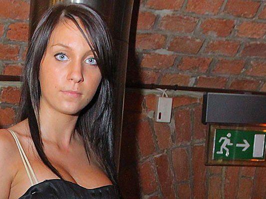 Den Superlover suchte Tara schon länger - nun hat sie einen Sklaven Den Superlover suchte Tara schon länger - nun hat sie einen Sklaven