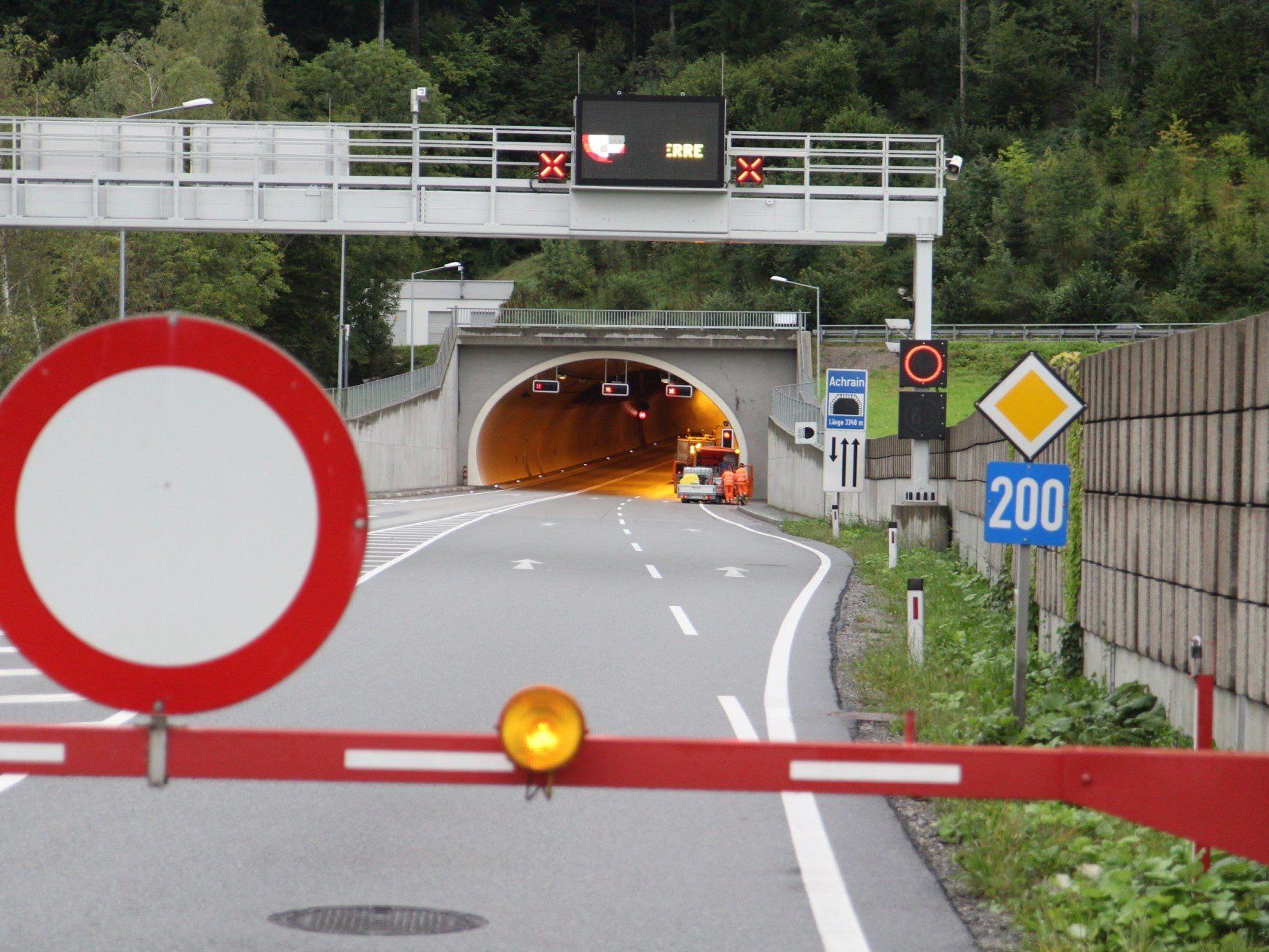 Wartungs-und Reinigungsarbeiten: Achraintunnel gesperrt.