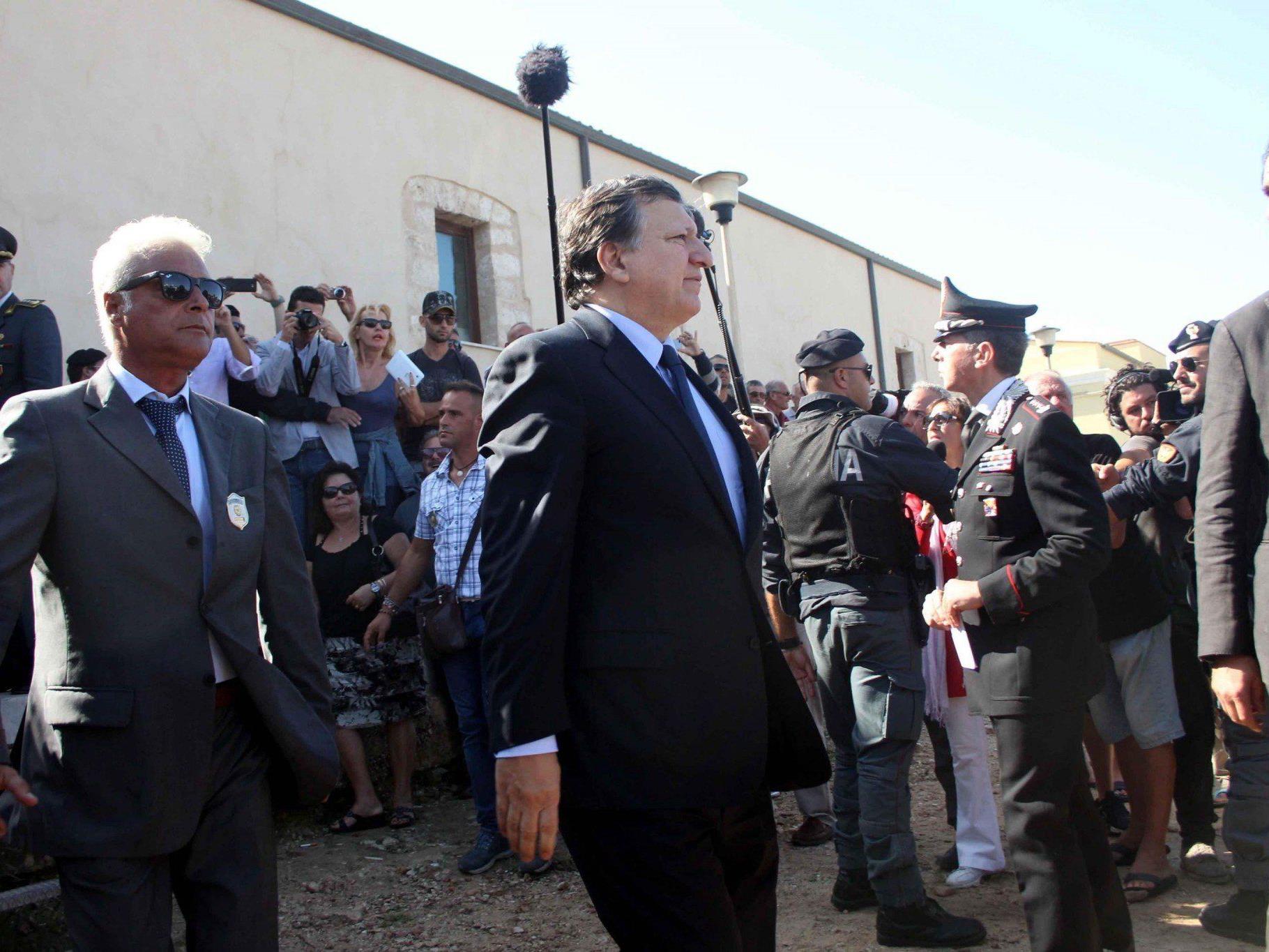 Buh-Rufe und Protestschilder empfingen Komissionschef Barroso auf Lampedusa