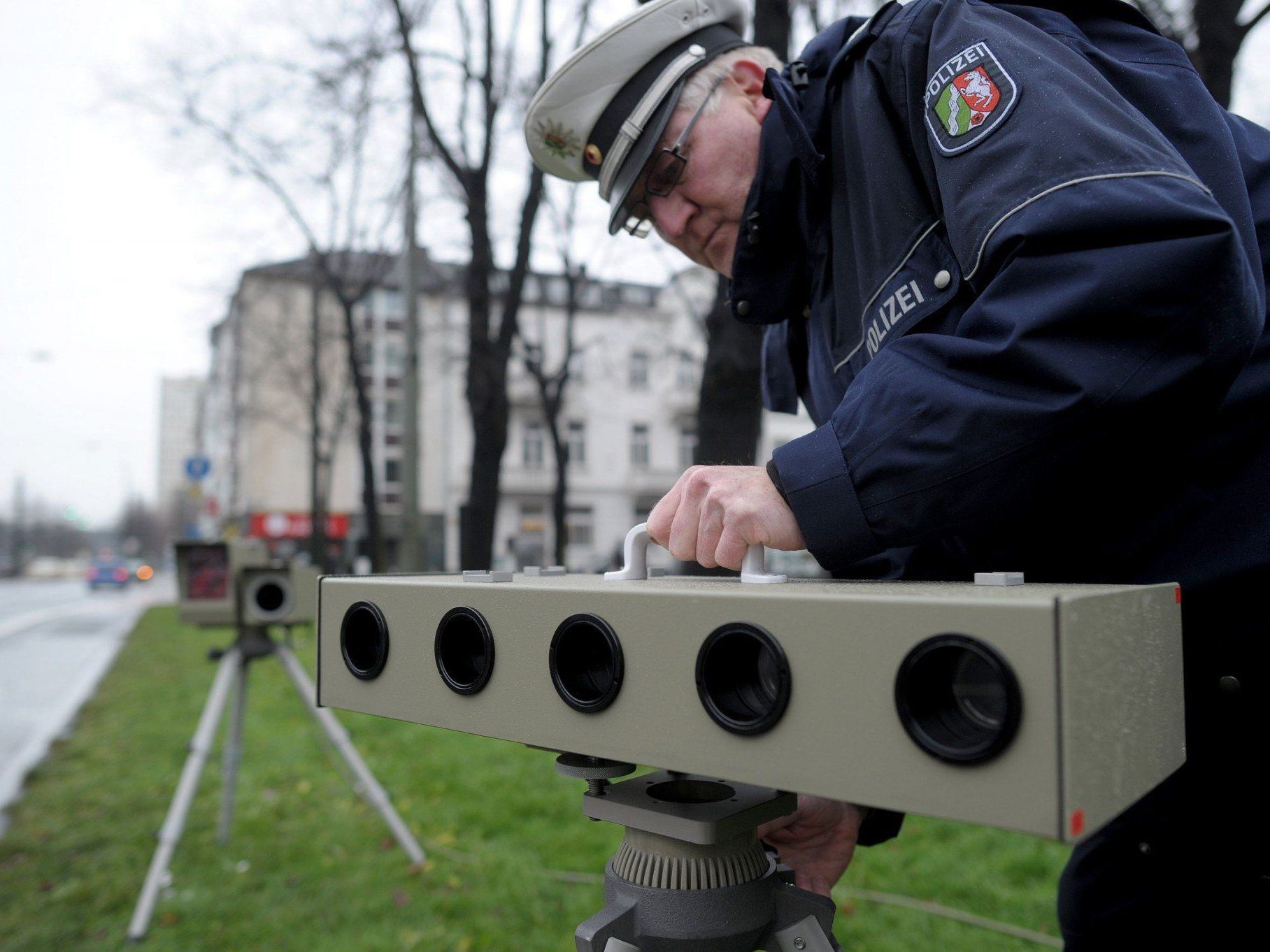 Die deutsche Polizei macht für 24 Stunden Jagd auf Raser. Die deutsche Polizei macht für 24 Stunden Jagd auf Raser.