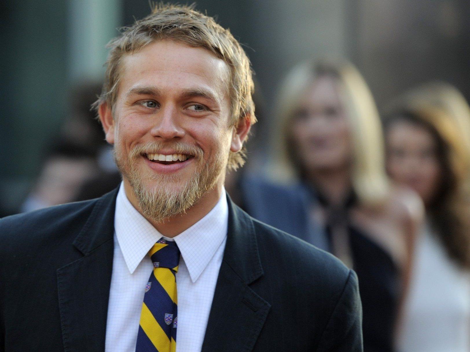 Charlie Hunnam steigt aus: Wer wird die Rolle des CHristian Grey in "50 Shades of Grey" übernehmen? Charlie Hunnam steigt aus: Wer wird die Rolle des CHristian Grey in "50 Shades of Grey" übernehmen?