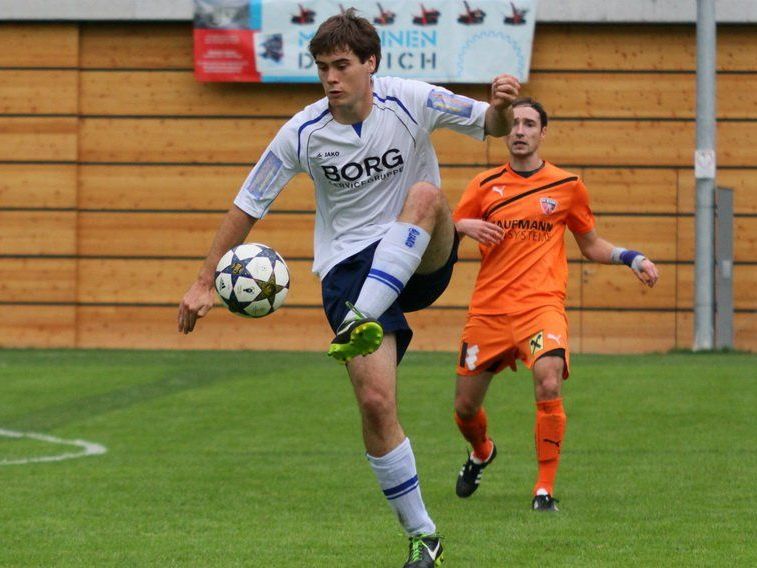 Sandro Decet erlitt einen Jochbeinbruch, vermutlich kann der Torjäger im Herbst nicht mehr spielen. Sandro Decet erlitt einen Jochbeinbruch, vermutlich kann der Torjäger im Herbst nicht mehr spielen.