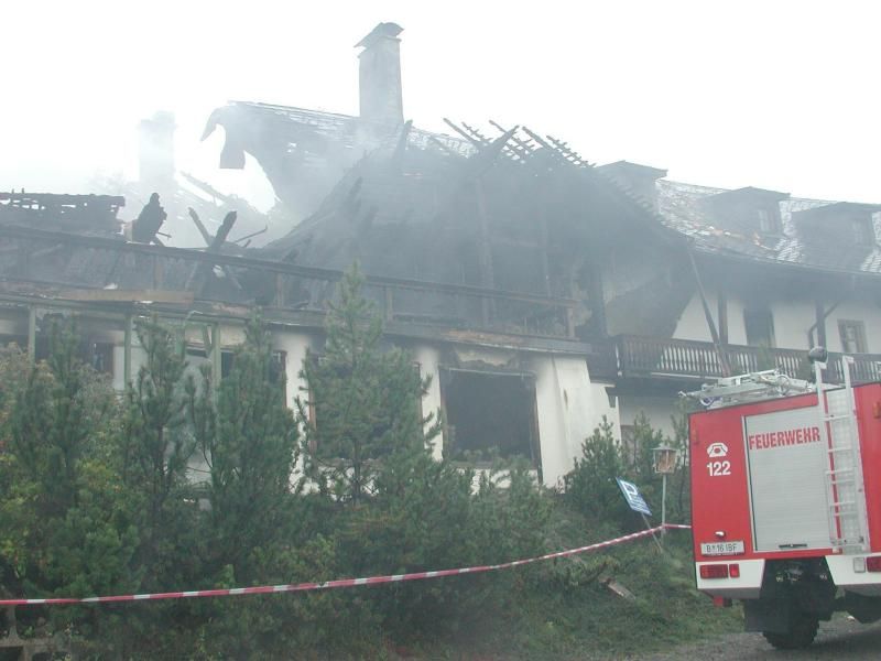 Am 17. September 2001 wurde das Hotel am Bödele durch einen Großbrand weitgehend zerstört. Am 17. September 2001 wurde das Hotel am Bödele durch einen Großbrand weitgehend zerstört.