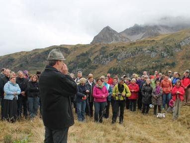 Nebel und Wolken, die sich wie Vorhänge vor Berggipfel und Sonne schoben und wieder verzogen, boten ein faszinierendes Naturschauspiel. Nebel und Wolken, die sich wie Vorhänge vor Berggipfel und Sonne schoben und wieder verzogen, boten ein faszinierendes Naturschauspiel.