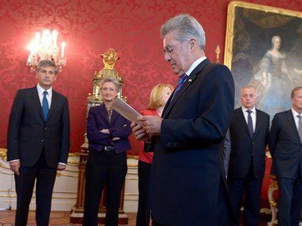 Bis Anfang Dezember sollte laut Fischer eine neue Regierung feststehen. Bis Anfang Dezember sollte laut Fischer eine neue Regierung feststehen.