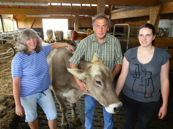 Den leidenschaftlichen Bauern Auguste, Bruno und Katharina Gaßner liegt die Gesundheit und Langlebigkeit ihrer Tiere besonders am Herzen.