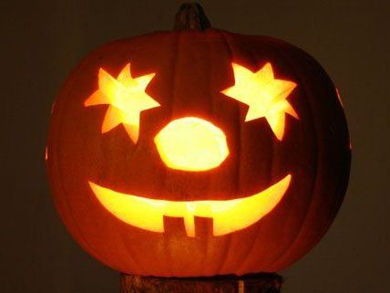 Warum schnitzt man zu Halloween eigentlich Kürbisse aus? Warum schnitzt man zu Halloween eigentlich Kürbisse aus?