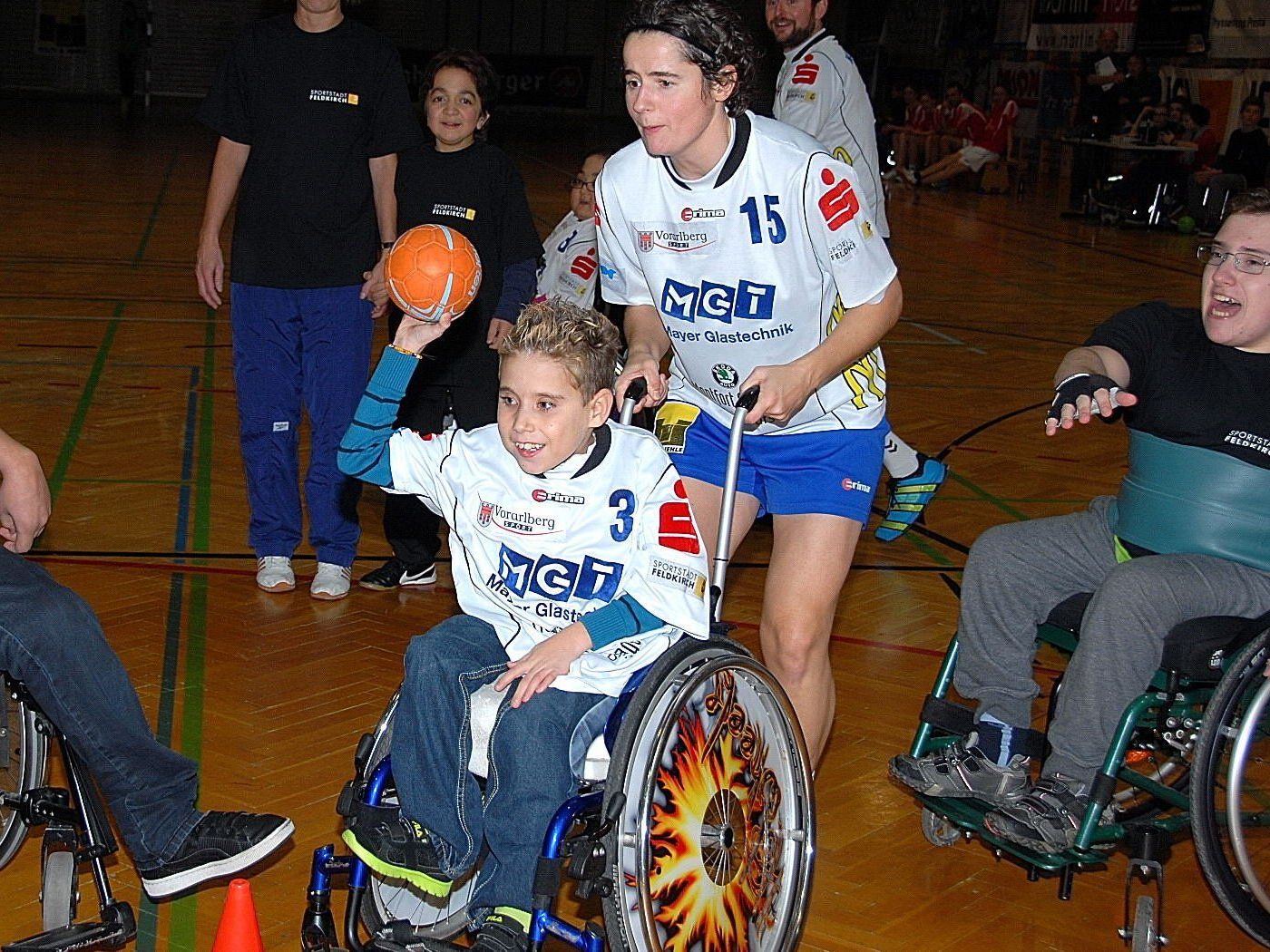 Bereits zum 14. Mal wird die 24 Stunden Handball Benefizveranstaltung in Feldkirch durchgeführt. Bereits zum 14. Mal wird die 24 Stunden Handball Benefizveranstaltung in Feldkirch durchgeführt.