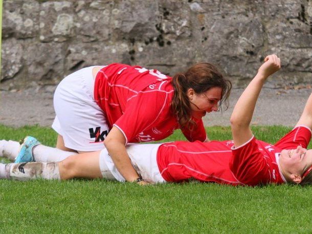 Die beiden RW Rankweil-Kickerinnen Julia Schnetzer und Veronika Vonbrül wollen gegen Wals jubeln und gewinnen. Die beiden RW Rankweil-Kickerinnen Julia Schnetzer und Veronika Vonbrül wollen gegen Wals jubeln und gewinnen.