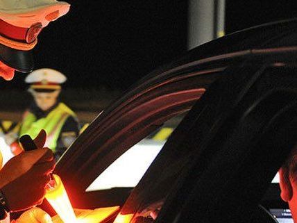 Bei einer Kontrolle wurde der BMW von der Polizei angehalten. Bei einer Kontrolle wurde der BMW von der Polizei angehalten.