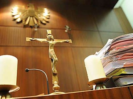 Mit Zwölfjähriger geschlafen - bedingte Strafe Mit Zwölfjähriger geschlafen - bedingte Strafe