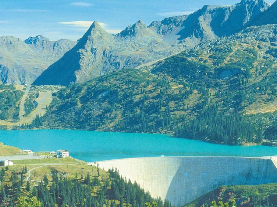 Der effiziente Umgang mit der kostbaren Ressource Energie bedeutet auch eine Schonung der Umwelt. Energiemanager wissen, worauf es dabei ankommt. Der effiziente Umgang mit der kostbaren Ressource Energie bedeutet auch eine Schonung der Umwelt. Energiemanager wissen, worauf es dabei ankommt.