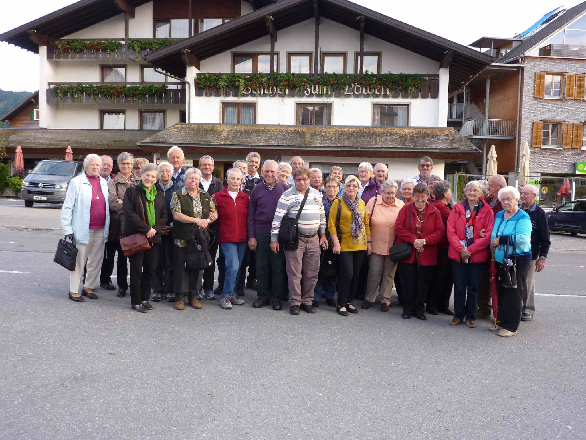 Die Fraxner Senioren bereisen das Kleinwalsertal. Die Fraxner Senioren bereisen das Kleinwalsertal.