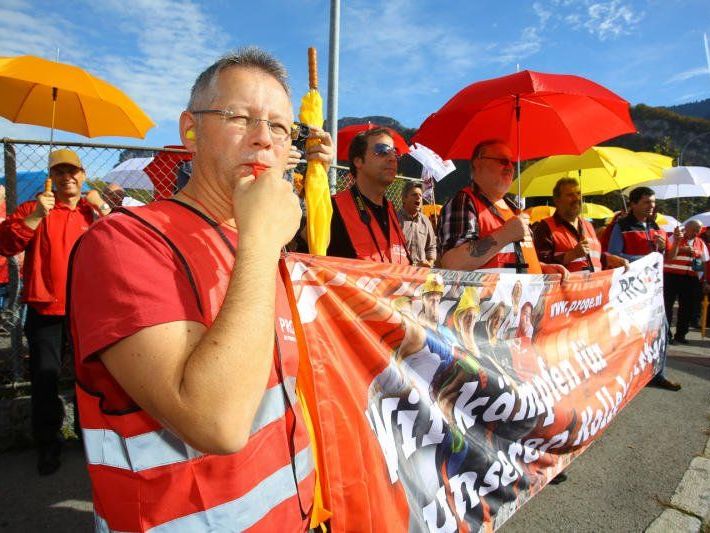 Am Montag wurde vor der Firma Collini bereits gestreikt Am Montag wurde vor der Firma Collini bereits gestreikt