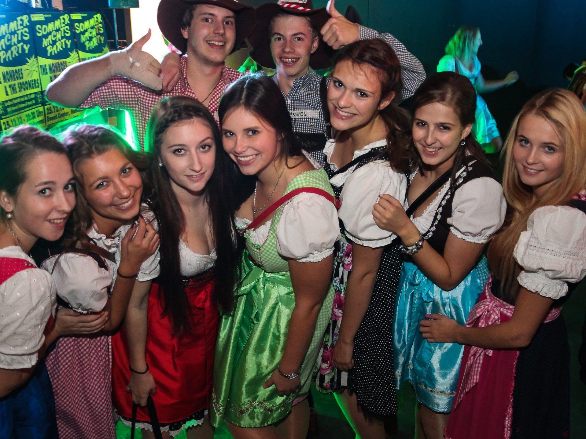 Das 5. Emser Oktoberfest startete am Donnerstag mit dem Wiesn-Clubbing.