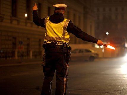 Bei einer Verkehrskontrolle kam es zur Festnahme. Bei einer Verkehrskontrolle kam es zur Festnahme.