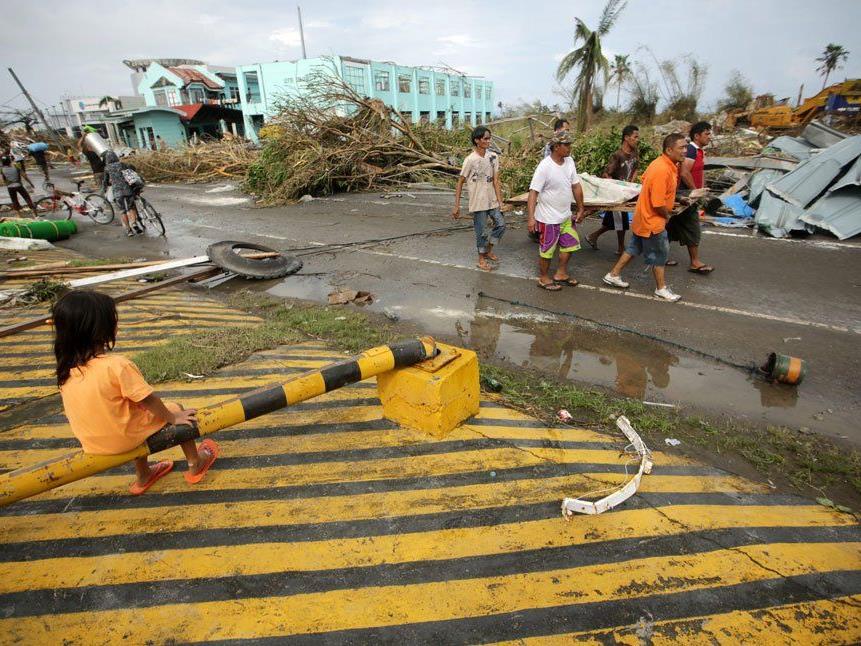 Taifun “Haiyan” hinterließ auf den Philippinen Tod und Trümmer.