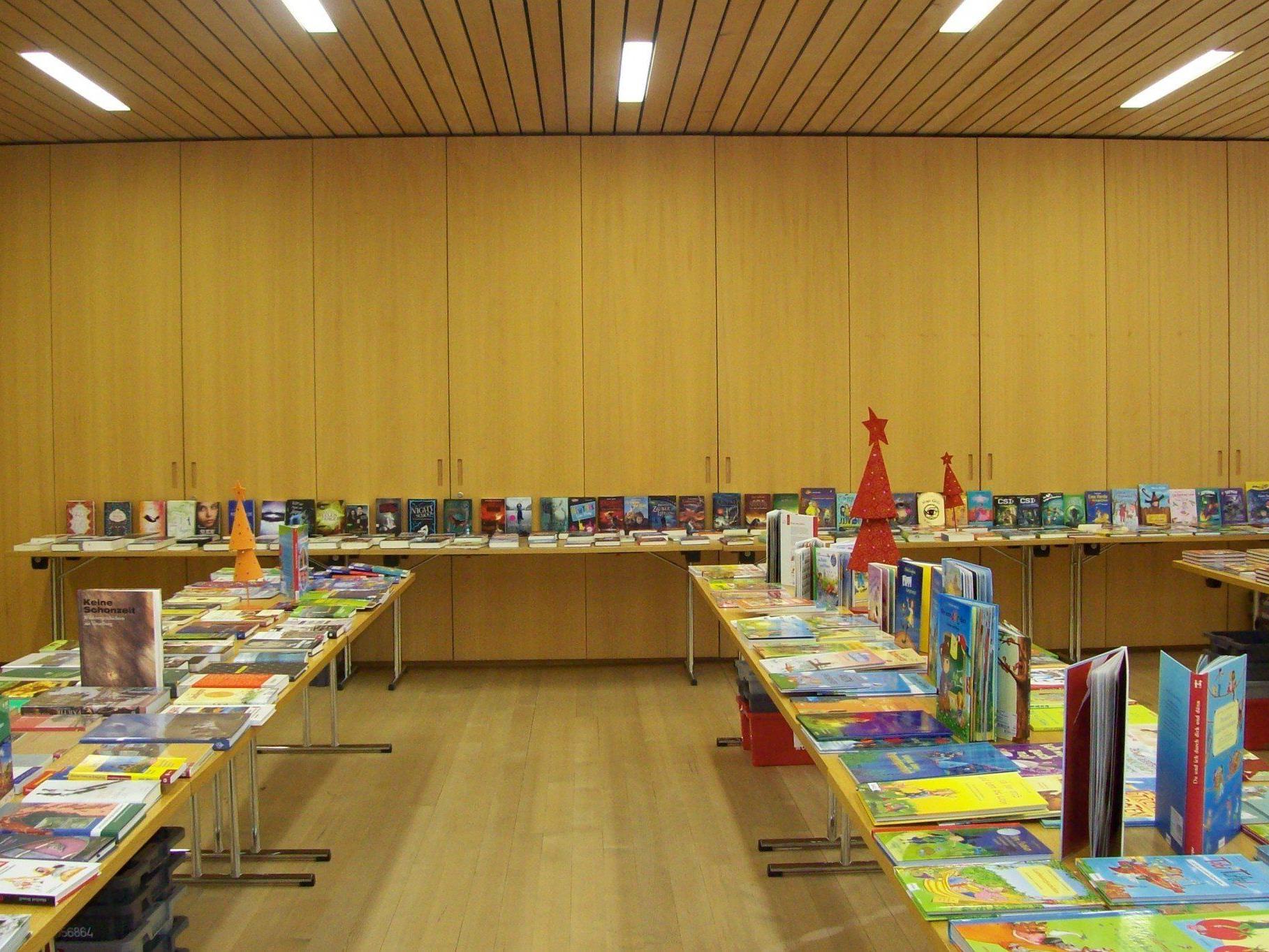 Ein großes Sortiment der Buchhandlung Brunner wird angeboten. Ein großes Sortiment der Buchhandlung Brunner wird angeboten.