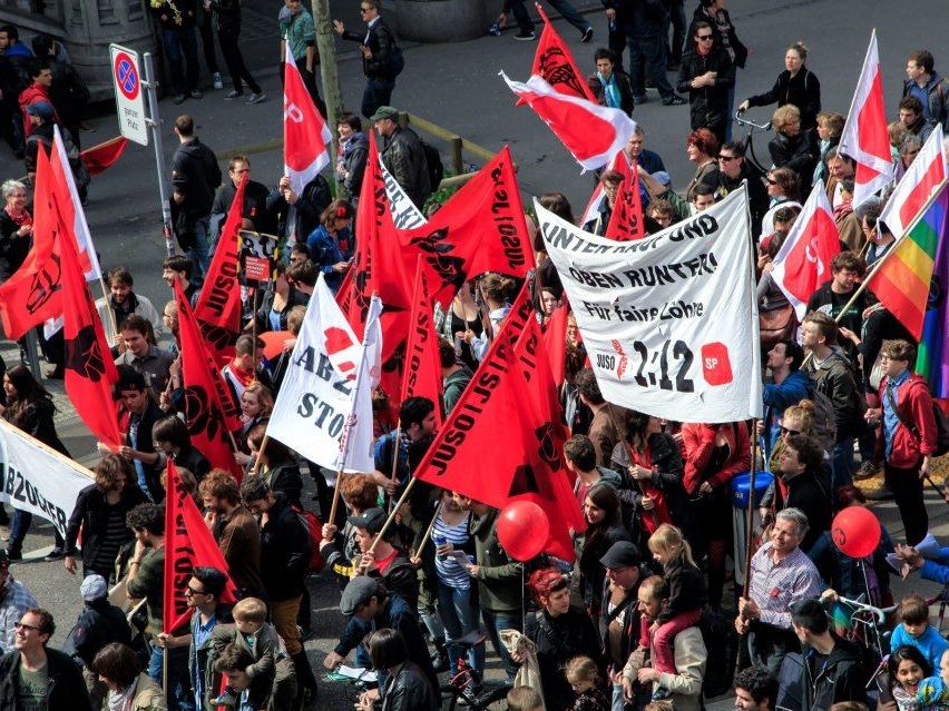 Proteste gegen hohe Managergehälter Proteste gegen hohe Managergehälter