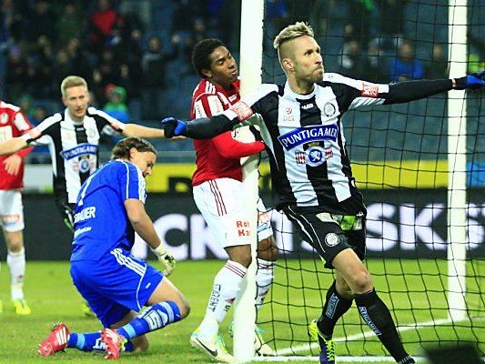 Wolf jubelt nach seinem Tor zum 2:0 Wolf jubelt nach seinem Tor zum 2:0