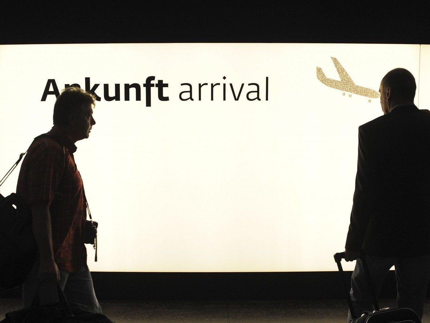 Im Oktober wurde in 30 Autos im Parkhaus am Flughafen Wien eingebrochen. Im Oktober wurde in 30 Autos im Parkhaus am Flughafen Wien eingebrochen.