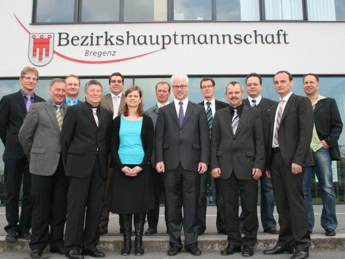 Gleich ein Dutzend neue BürgermeisterInnen hat Bezirkshauptmann Elmar Zech nach den Wahlen 2010 angelobt. Weiter elf während der Funktionsperiode.