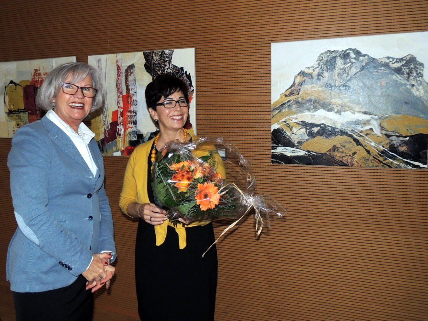 Stadträtin Elisabeth Mathis eröffnete die Ausstellung von PanArt-Künstlerin Erika Barriga