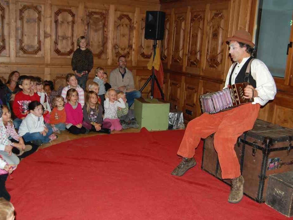 Clown Pompo begeisterte im Sternensaal in Schruns. Clown Pompo begeisterte im Sternensaal in Schruns.