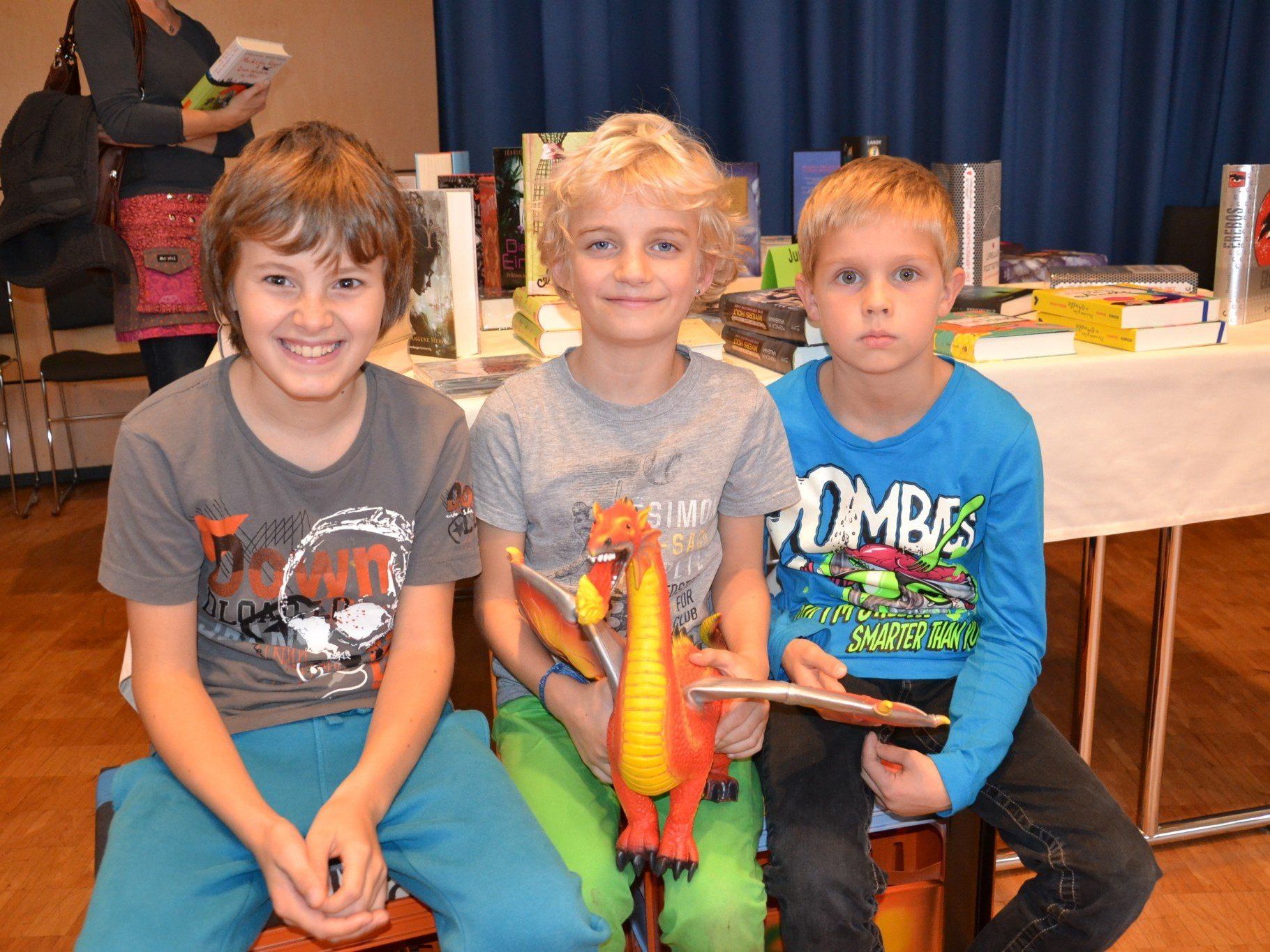 Auch Dario, Clemens und Elias kamen gerne zur Mäderer Buchausstellung Auch Dario, Clemens und Elias kamen gerne zur Mäderer Buchausstellung