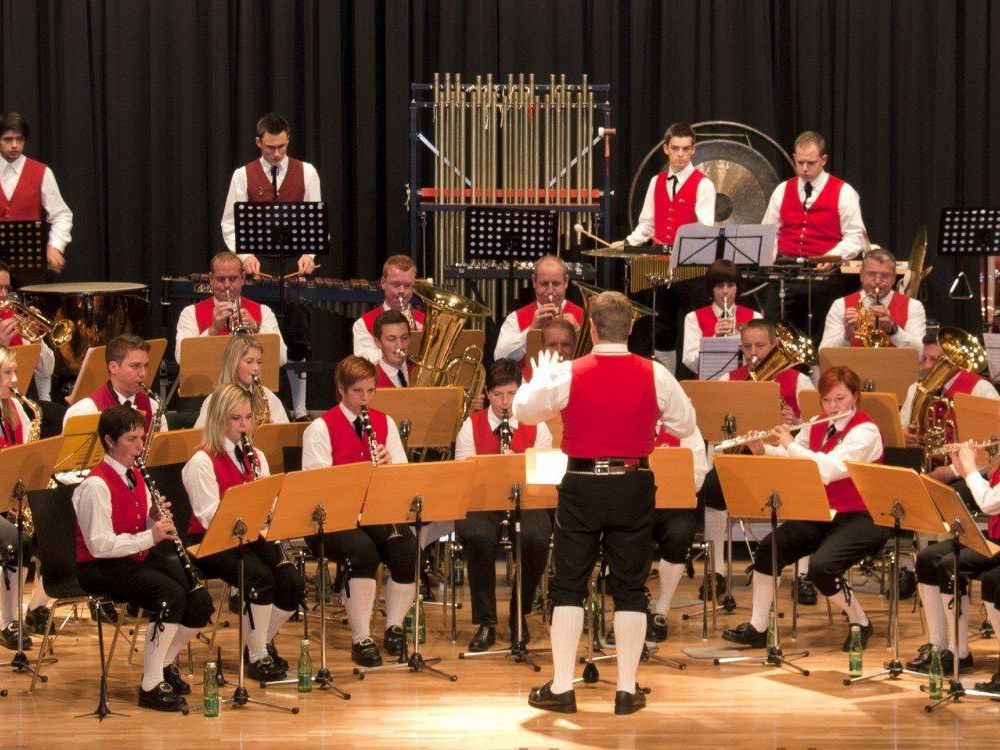 Der Musikverein Übersaxen beim Herbstkonzert 2012 Der Musikverein Übersaxen beim Herbstkonzert 2012
