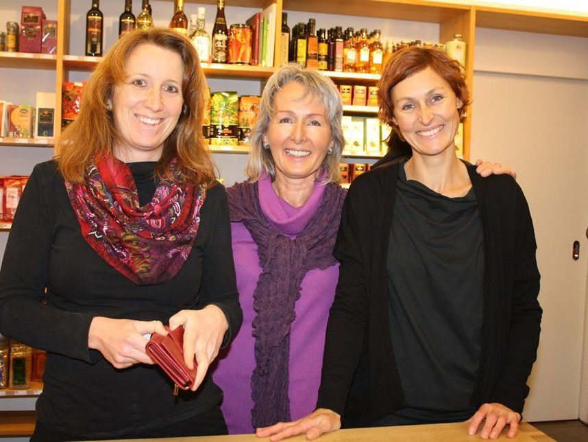 Carmen, Romy und Sandra vom Weltladenteam freute sich über das riesige Besucherinteresse. Carmen, Romy und Sandra vom Weltladenteam freute sich über das riesige Besucherinteresse.