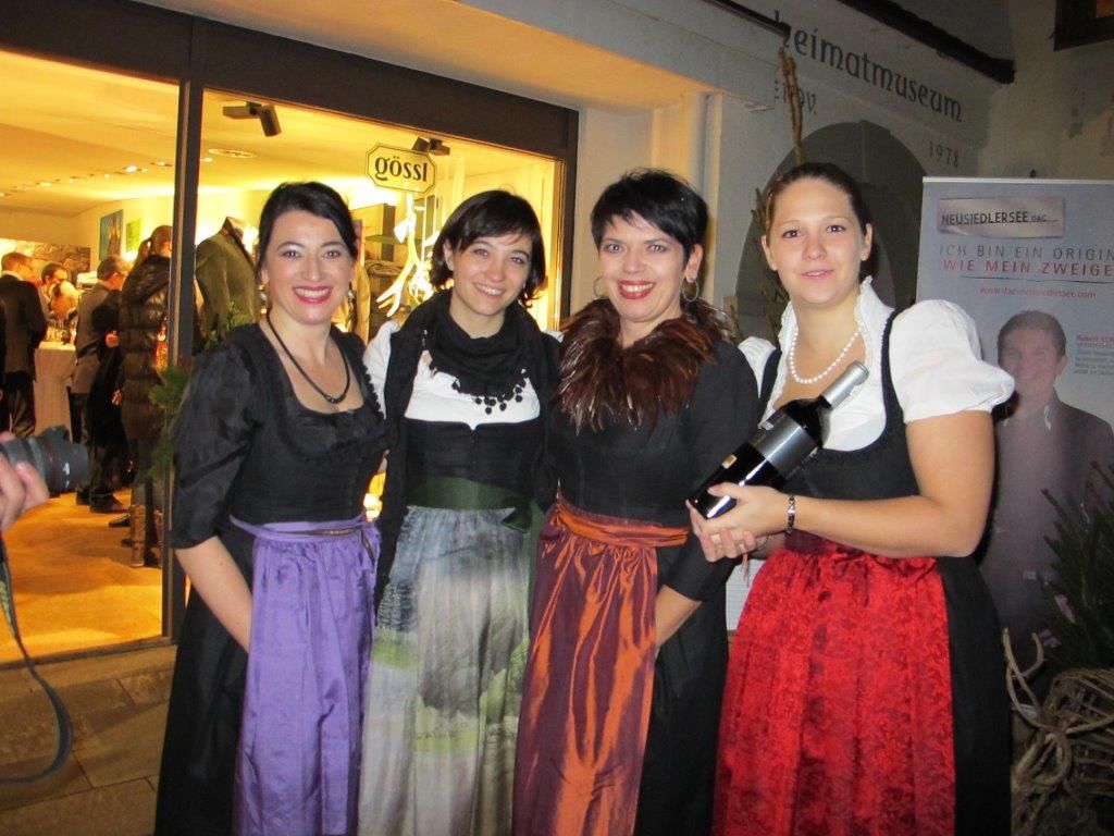 Eunike Lampert, Rebecca Marent, Ruth Gollob und Andrea Haag freuten sich sehr über die wunderschöne Veranstaltung. Eunike Lampert, Rebecca Marent, Ruth Gollob und Andrea Haag freuten sich sehr über die wunderschöne Veranstaltung.