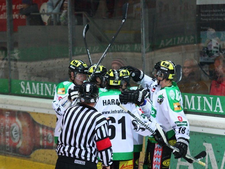 Der EHC Lustenau trifft im Topspiel in der Rheinhalle auf Eppan und will jubeln. Der EHC Lustenau trifft im Topspiel in der Rheinhalle auf Eppan und will jubeln.