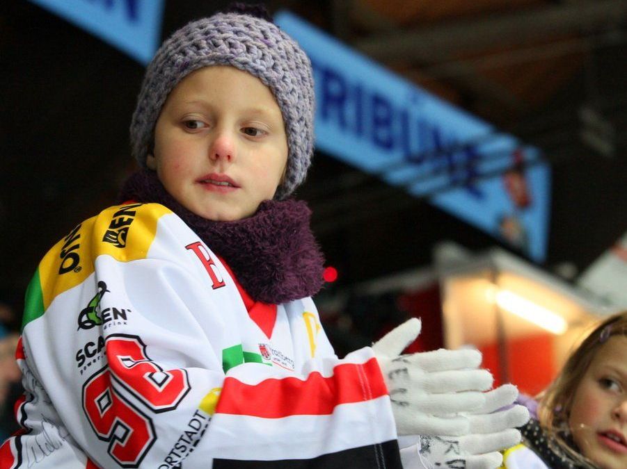 Die Teilnehmer vom Abenteuer Sportcamp im Sommer besuchen am Sonntag das VEU Heimspiel. Die Teilnehmer vom Abenteuer Sportcamp im Sommer besuchen am Sonntag das VEU Heimspiel.