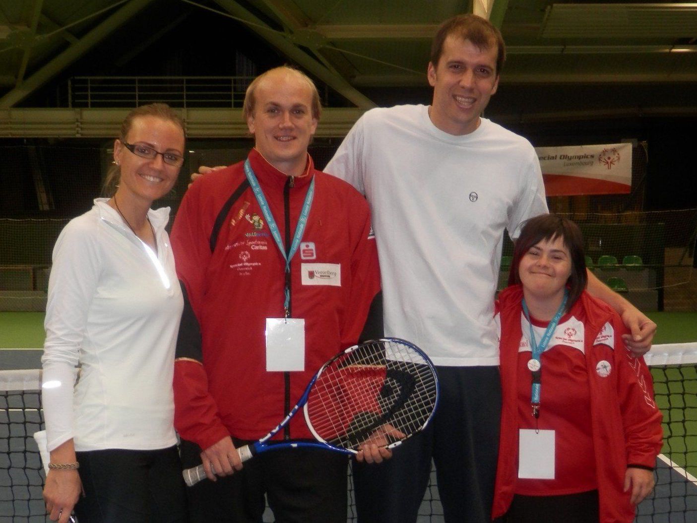 Nicole Raid und Jürgen Roko mit ihren Trainern. Nicole Raid und Jürgen Roko mit ihren Trainern.