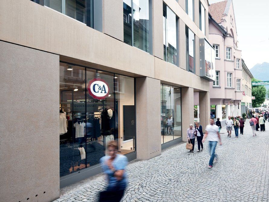 Das KRONENHAUS ist ein Jahr nach seiner Eröffnung der Anziehungspunkt in der Bludenzer Altstadt. Das KRONENHAUS ist ein Jahr nach seiner Eröffnung der Anziehungspunkt in der Bludenzer Altstadt.