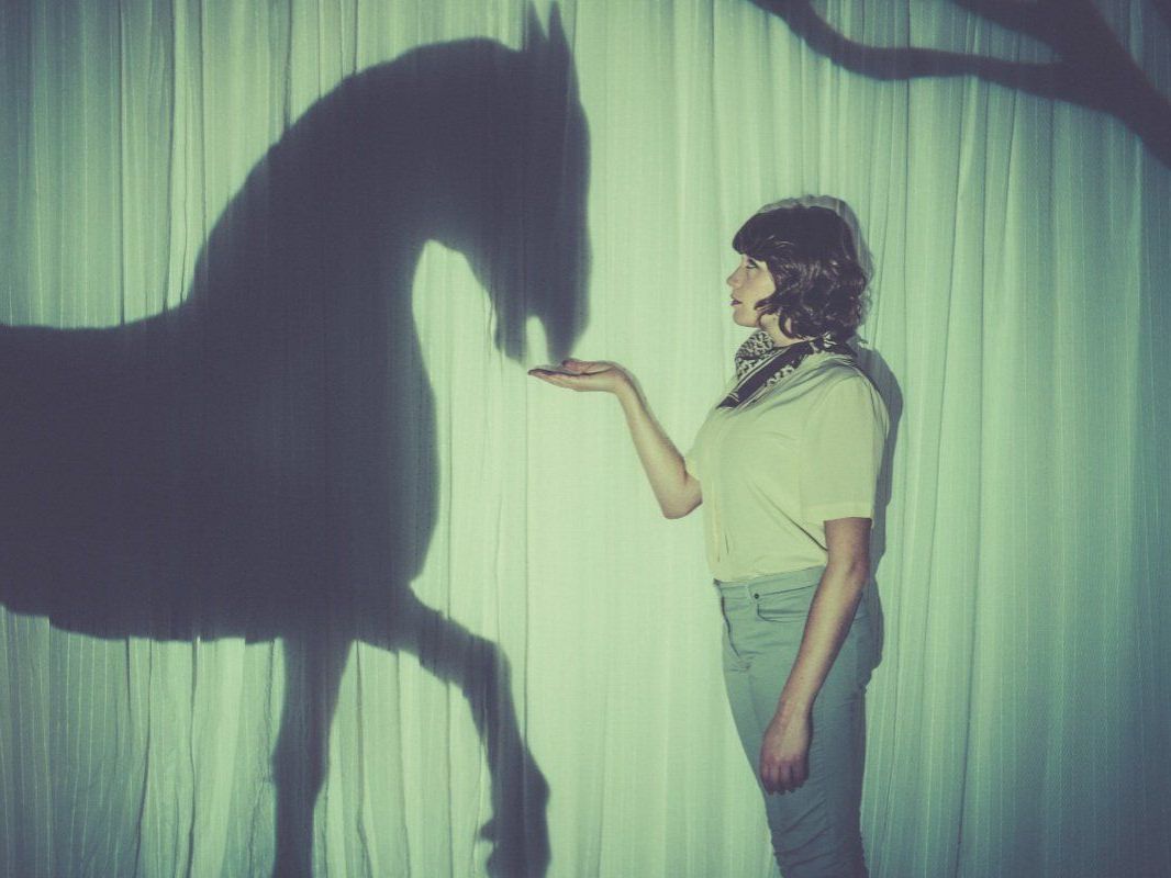 Unter dem Namen Dear Reader hat die Südafrikanerin dieses Jahr ihr drittes Album Rivonia veröffentlicht Unter dem Namen Dear Reader hat die Südafrikanerin dieses Jahr ihr drittes Album Rivonia veröffentlicht