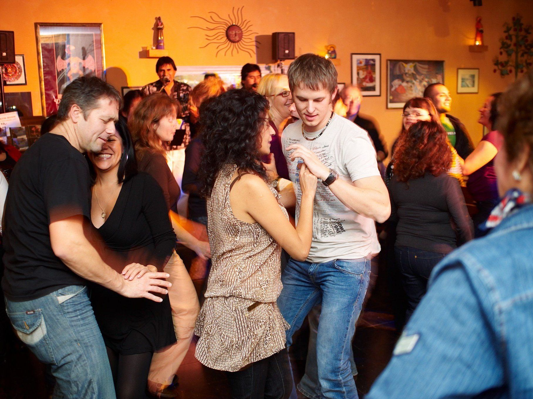 Ganz Lustenau feiert bei der „Lange Nacht der Musik“ am Freitag, 15. November in 20 Lokalen. Ganz Lustenau feiert bei der „Lange Nacht der Musik“ am Freitag, 15. November in 20 Lokalen.