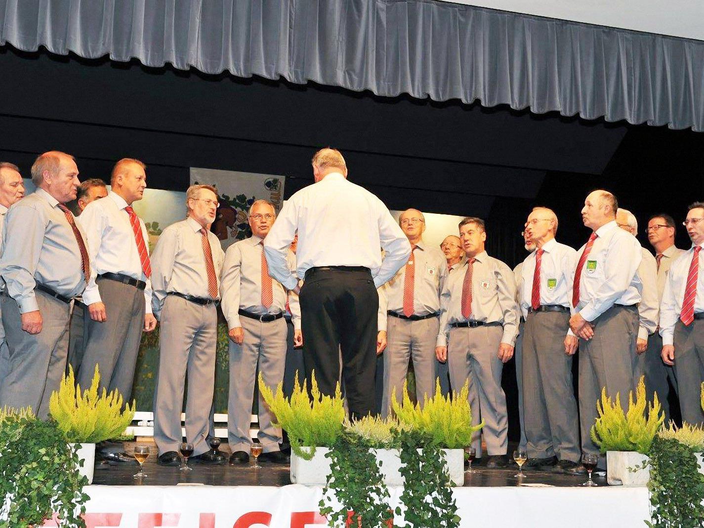 Die Singgemeinschaft der Männer aus Gaißau und Rheineck singt grenzüberschreitend.