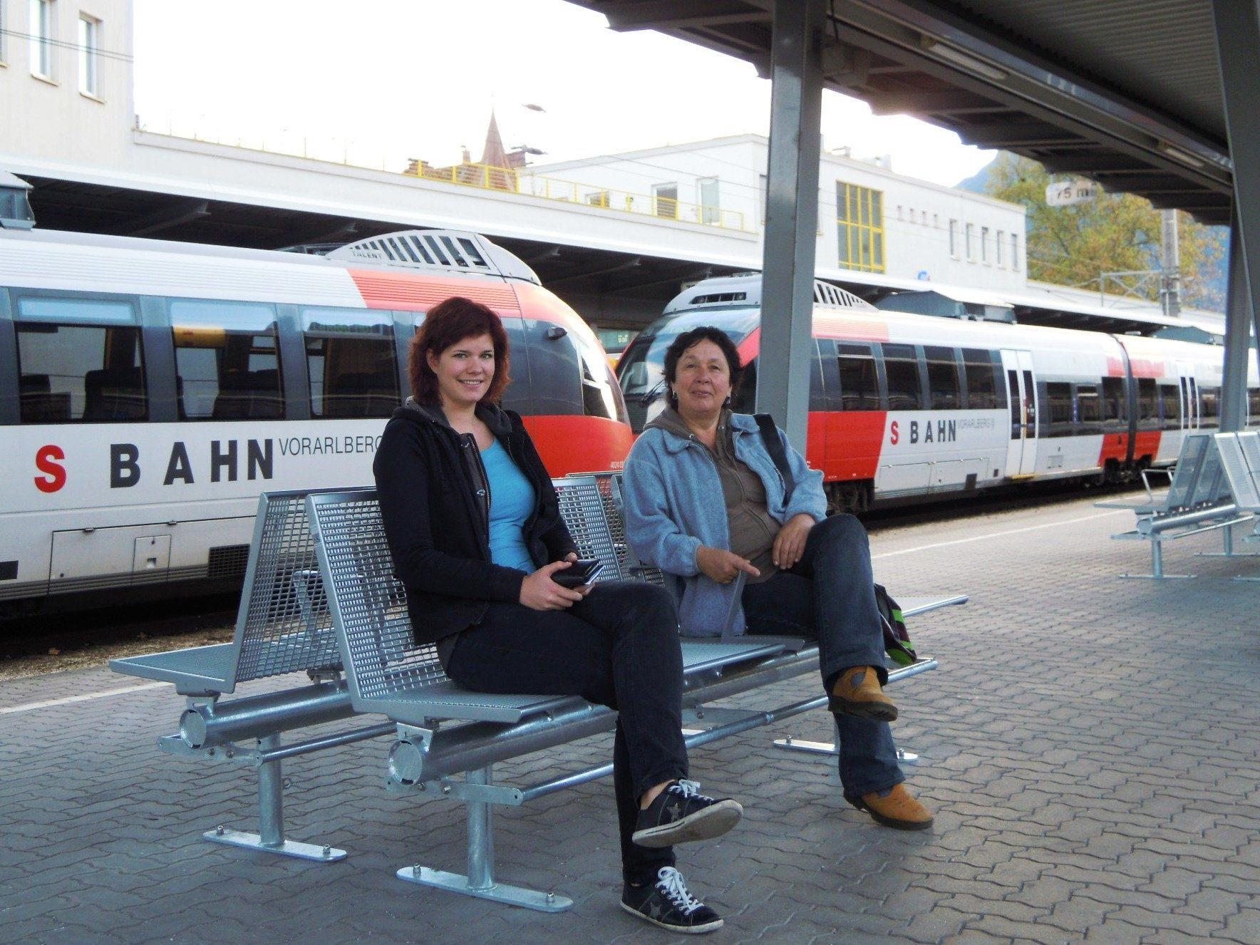 Vorarlberger Bahnkunden können sich in Bludenz und Bregenz über 80 neue Sitzgelegenheiten freuen.