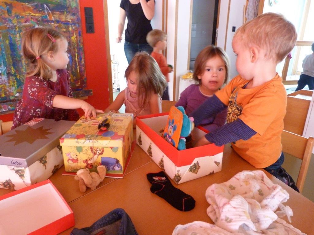 Kinderbetreuung LA-LE-LU unterstütze die Aktion „Weihnachten im Schuhkarton“ Kinderbetreuung LA-LE-LU unterstütze die Aktion „Weihnachten im Schuhkarton“