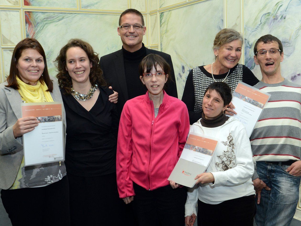 Sybille Grafl und Melanie Corn von der Werkstätte Bludenz der Caritas Vorarlberg belegten den zweiten Platz des „Vorarlberger Chancenpreises 2013“. Sybille Grafl und Melanie Corn von der Werkstätte Bludenz der Caritas Vorarlberg belegten den zweiten Platz des „Vorarlberger Chancenpreises 2013“.